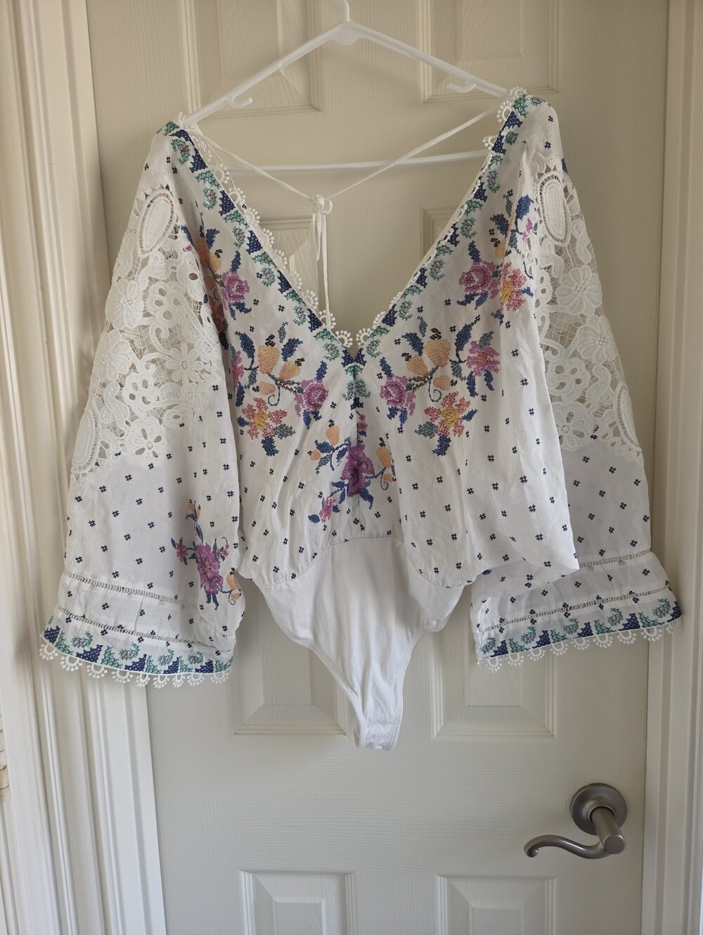 FARM Rio Romantic Bandanas Bodysuit White Floral Lace Embroidered Size Small